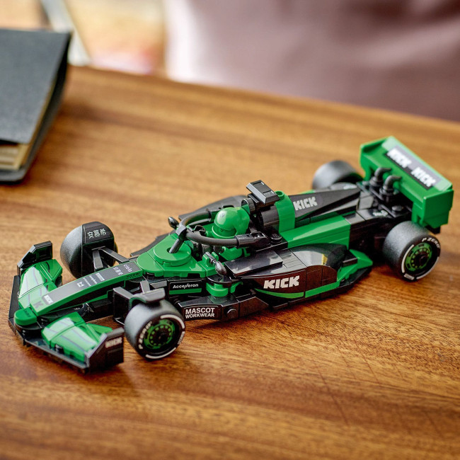 77247 KICK Sauber F1® Team C44 ‑kilpa-auto