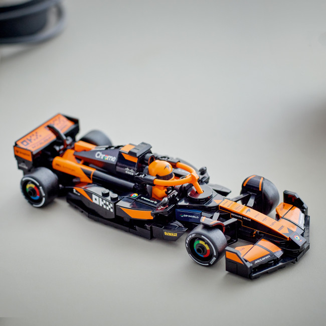 77251 McLaren F1® Team MCL38 ‑kilpa-auto