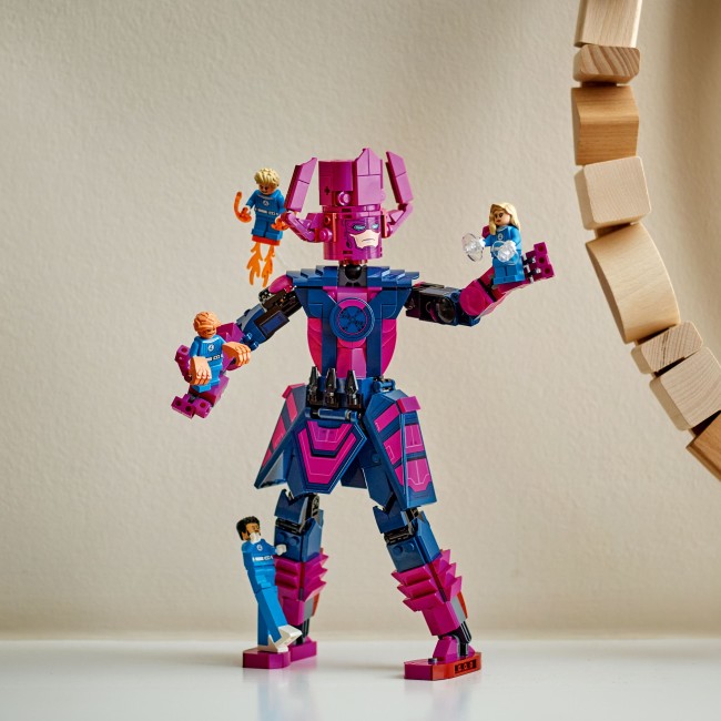 76316 Ihmeneloset vastaan Galactus-rakennushahmo