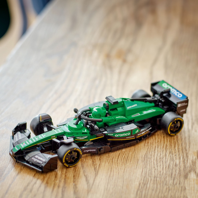 77245 Aston Martin Aramco F1® AMR24 ‑kilpa-auto