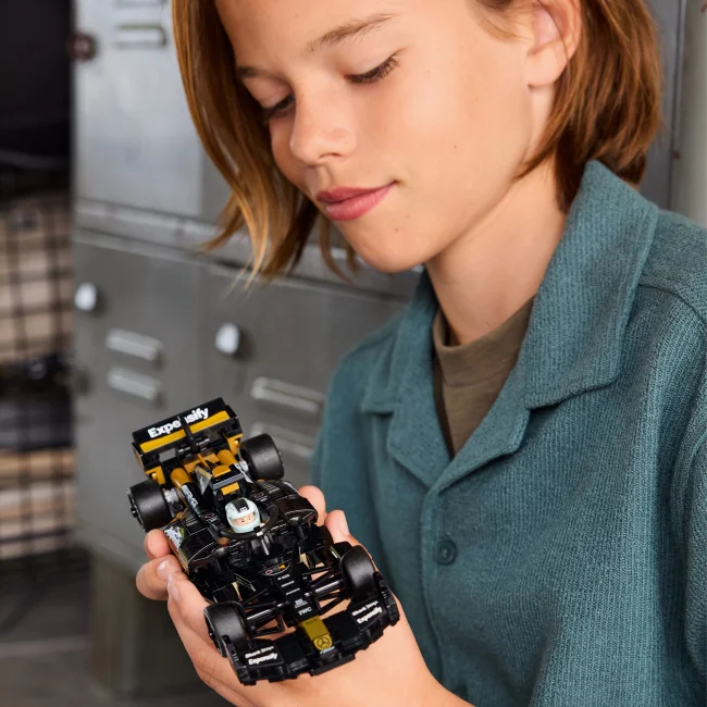 77252 APXGP komandas sacīkšu auto no F1® filmas