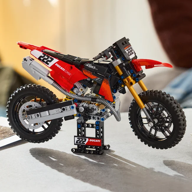 42238 Ducati Desmo450 MX Factory ‑moottoripyörä