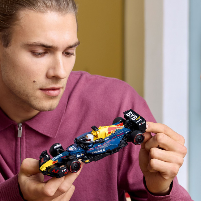 77243 Oracle Red Bull Racing RB20 F1® ‑kilpa-auto