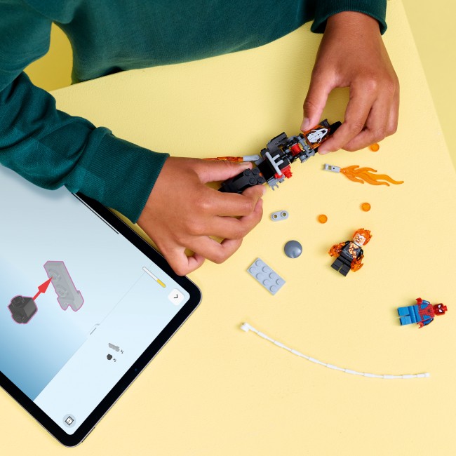 76335 Spider-Man pret Ghost Rider uz motocikla