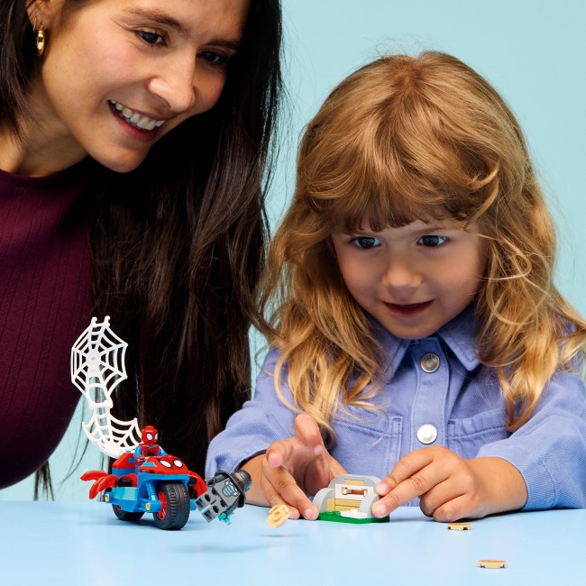 11206 Spidey oma mootorrattal vs. Rhino