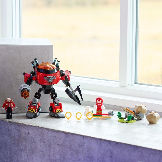 77005 Knuckles vs. Dr. Eggman Egg Crusher robot