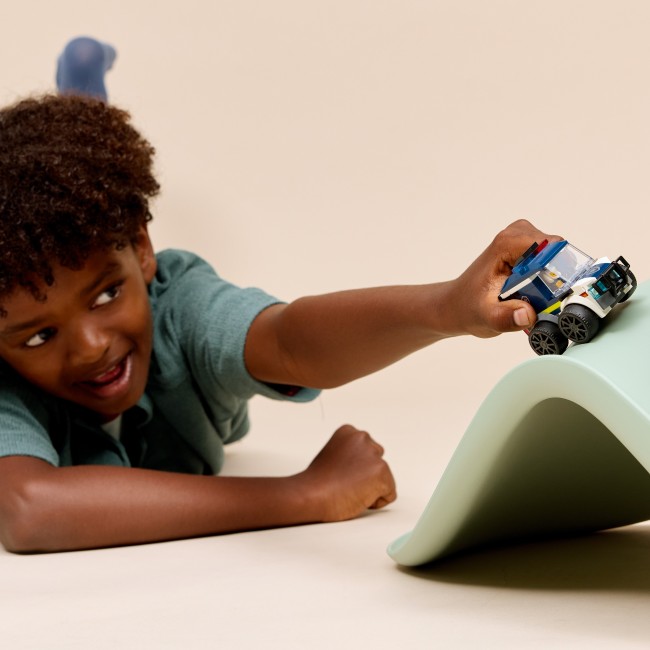 60481 Braucamie – Policijas kravas auto