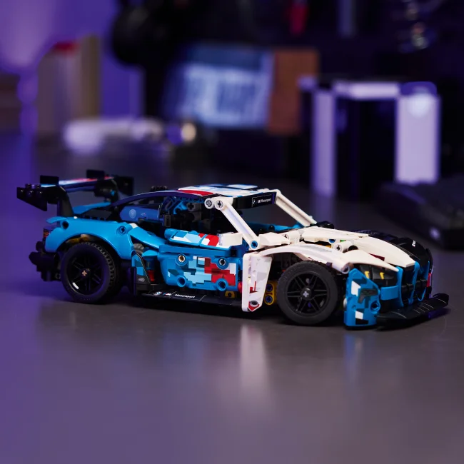 42226 BMW M4 GT3 EVO ‑kilpa-auto