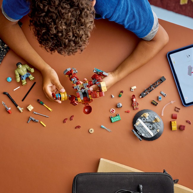 76343 Eeppinen taistelu: Hulkbuster vastaan Hulk