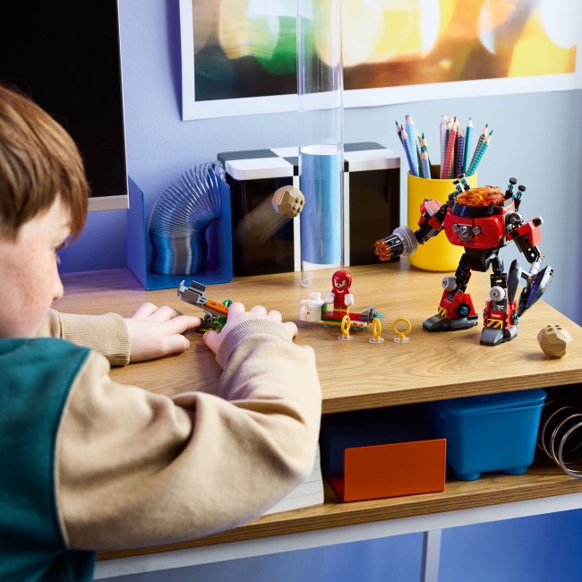 77005 Knuckles vs. Dr. Eggman Egg Crusher robot