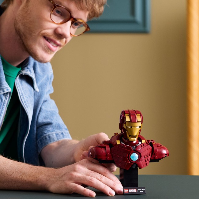 76327 Iron Man MK4 ‑rintakuva