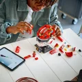 43014 LEGO Editions Formula 1 Scuderia Ferrari HP Charles Leclerc ķivere